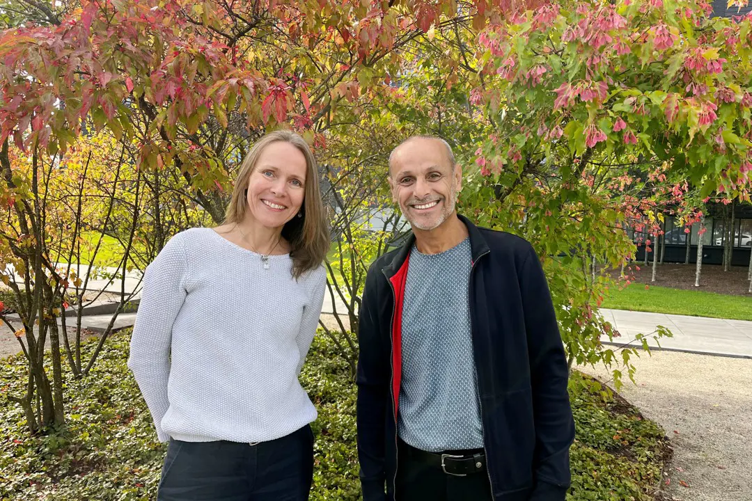 Bilde av Vigdis Ekeberg og Djamel Selhi som er to av våre samtalepartnere.