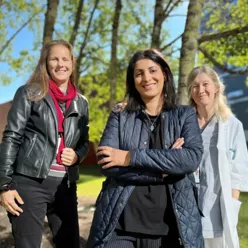 Gruppebilde med tre ansatte som jobber som muslimske og humanistiske samtalepartnere