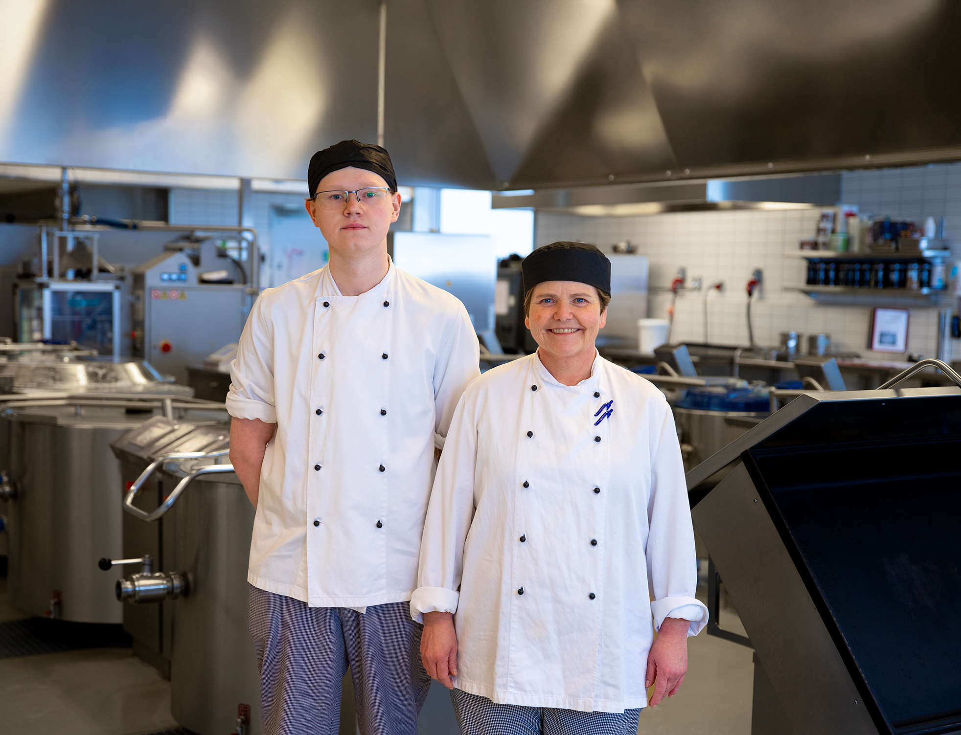 Et par menn i et laboratorium