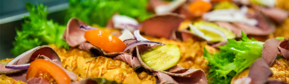 En tallerken med mat