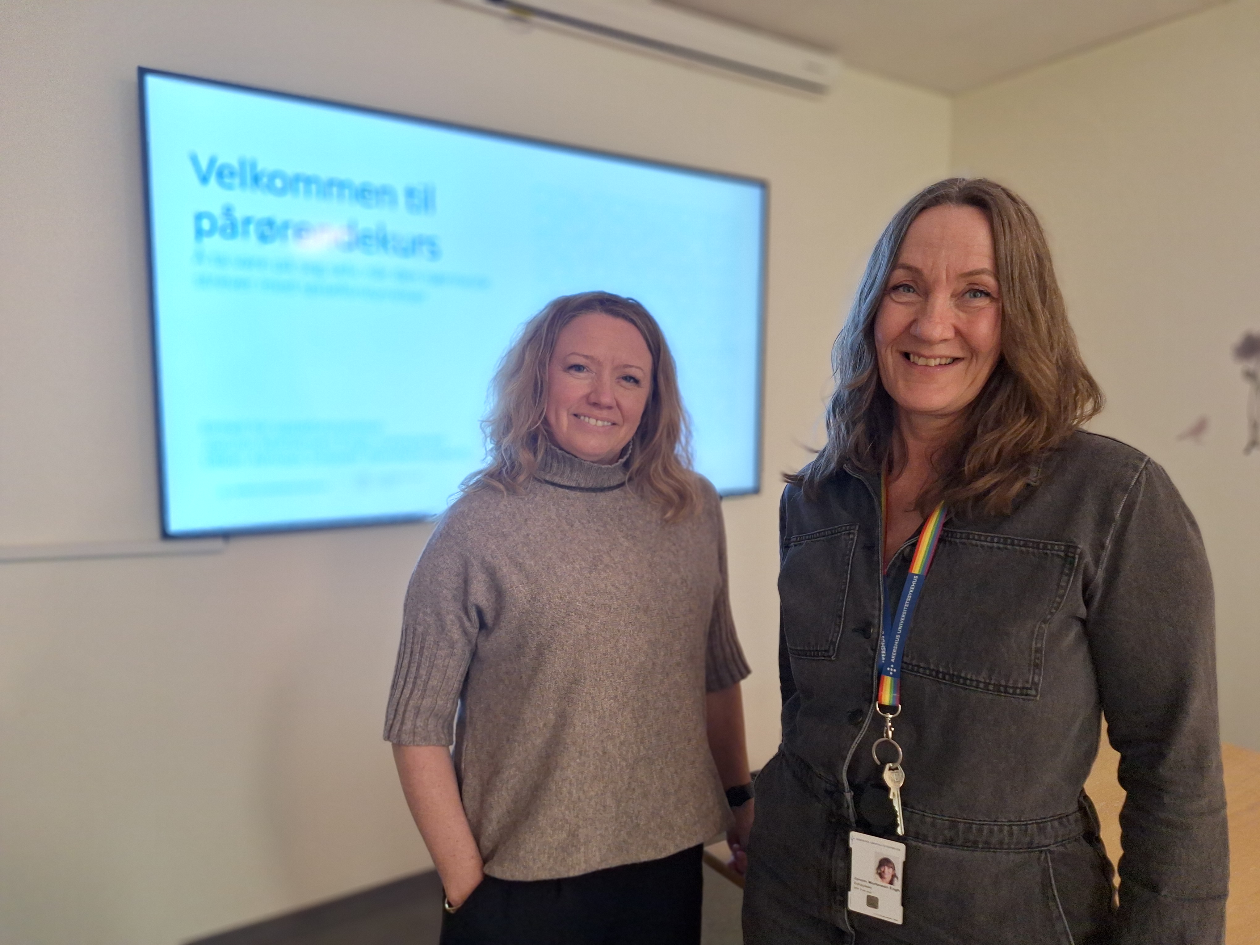 Terapeuter står sammen og snakker.