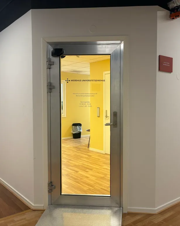 inngang inne i bygget