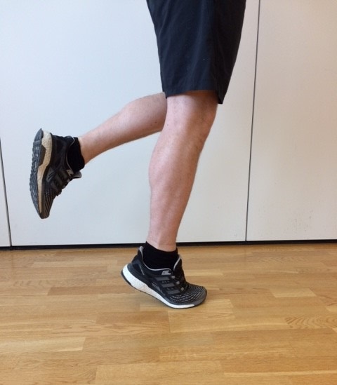 En persons ben og sko