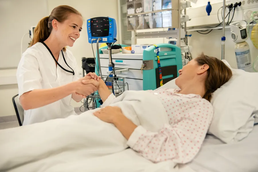 En person i en sykehusseng