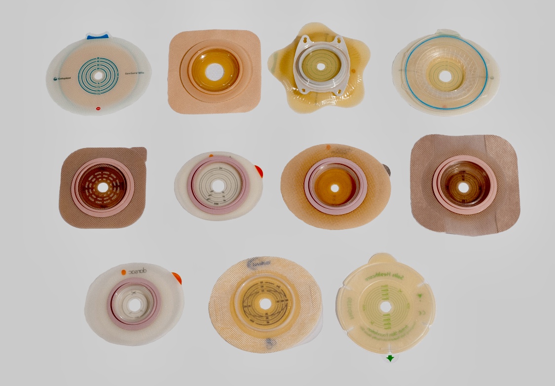 En gruppe hudplater i forskjellige farger