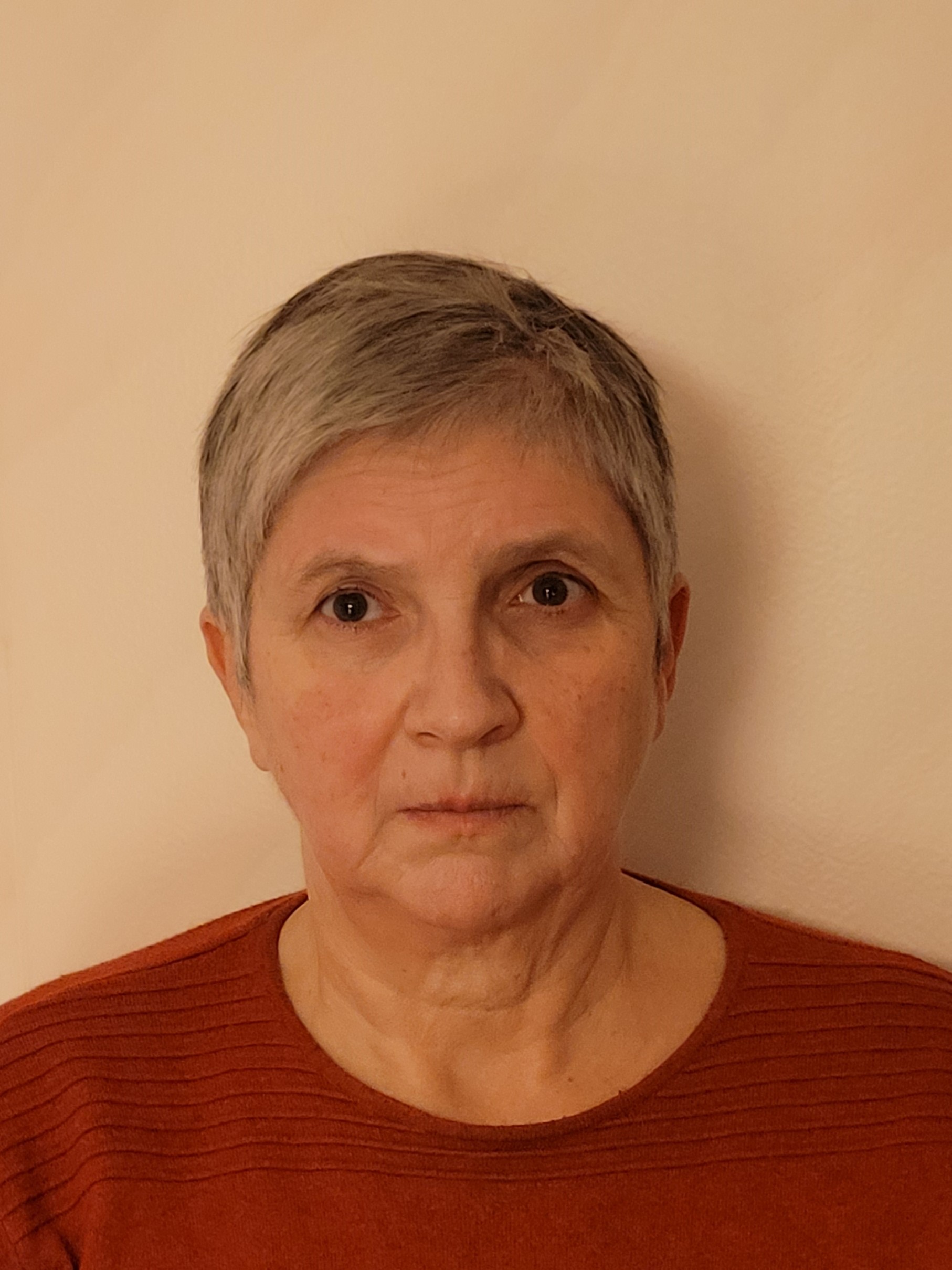 En person med grått hår