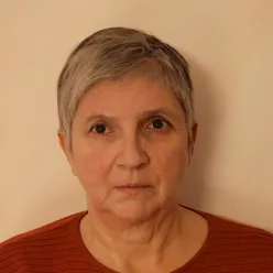 En person med grått hår