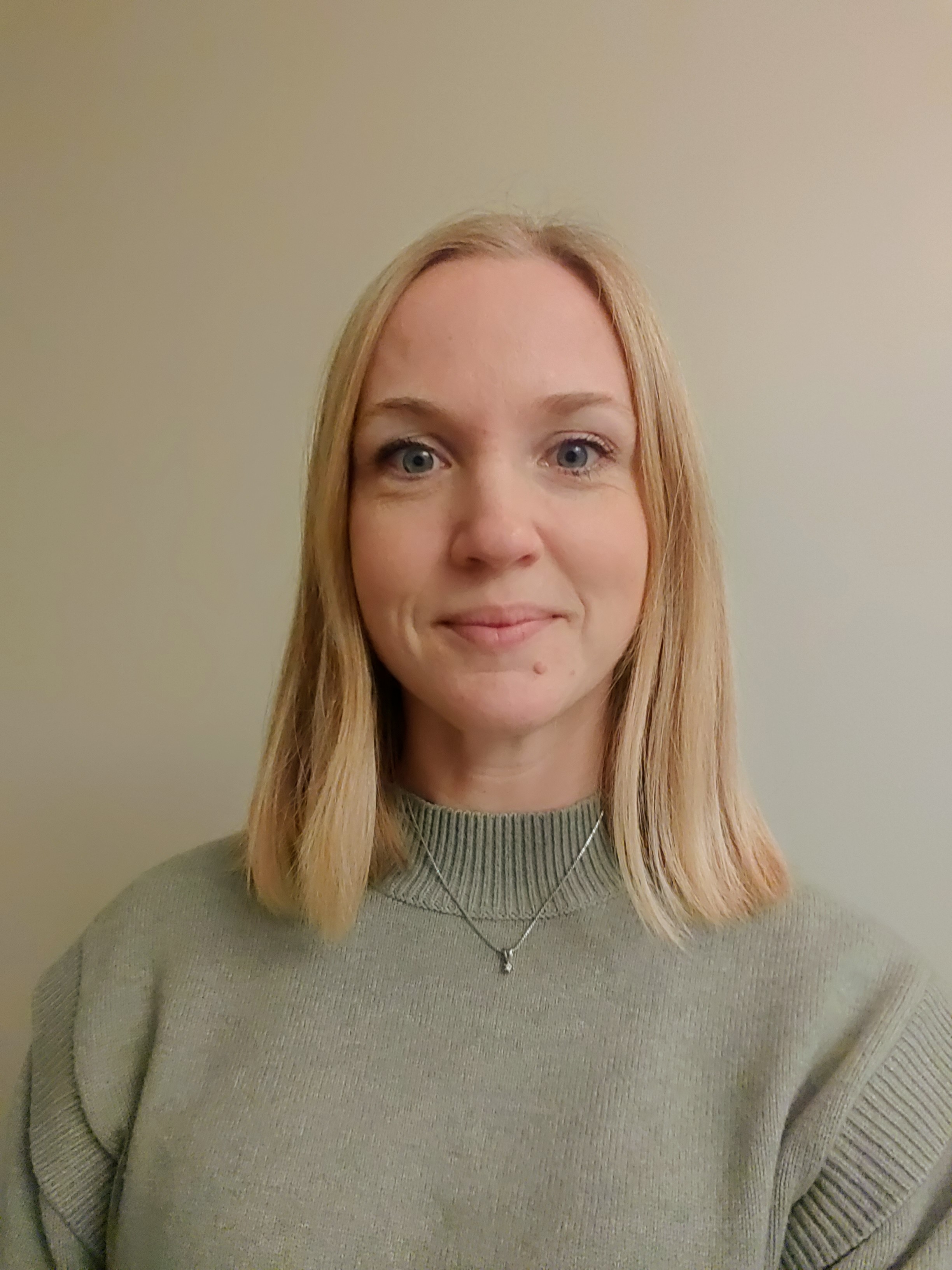 En person med blondt hår