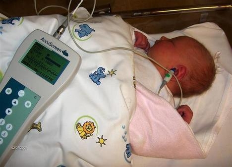 Hørselscrrening av nyfødt baby