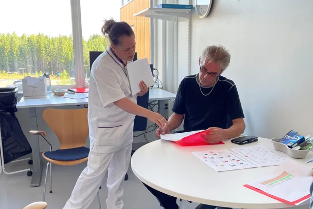 Sykepleier Linn Bjørnstad Hagen underviser 
