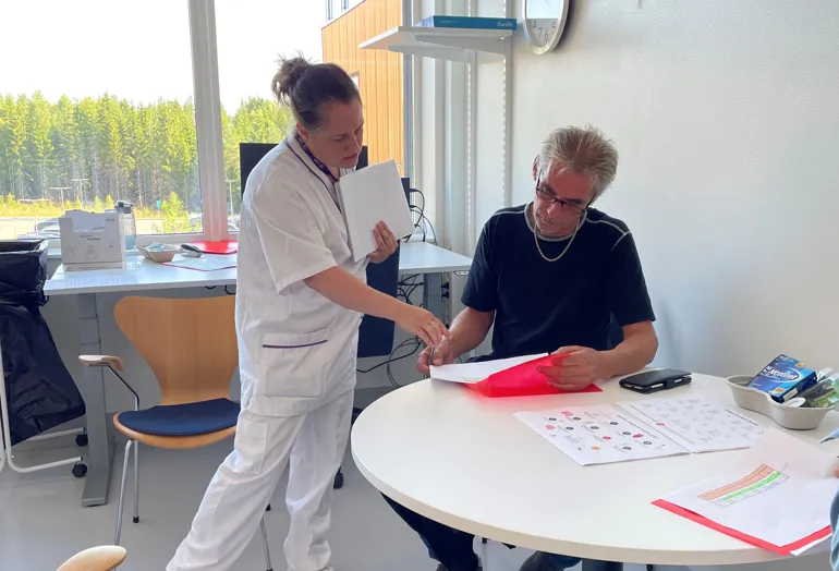 Sykepleier Linn Bjørnstad Hagen underviser 