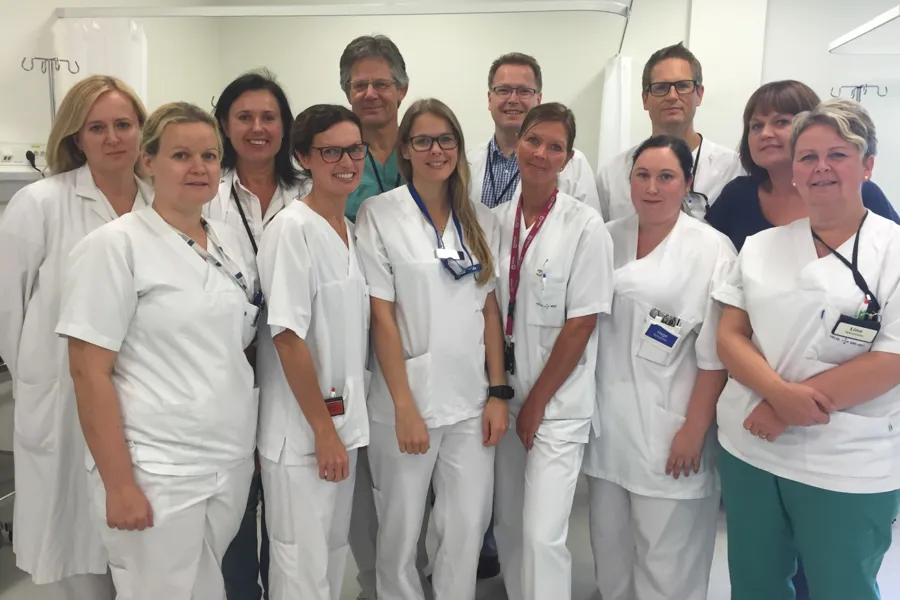 Sykepleier og leger ved avdeling for fordøylsessykdommer