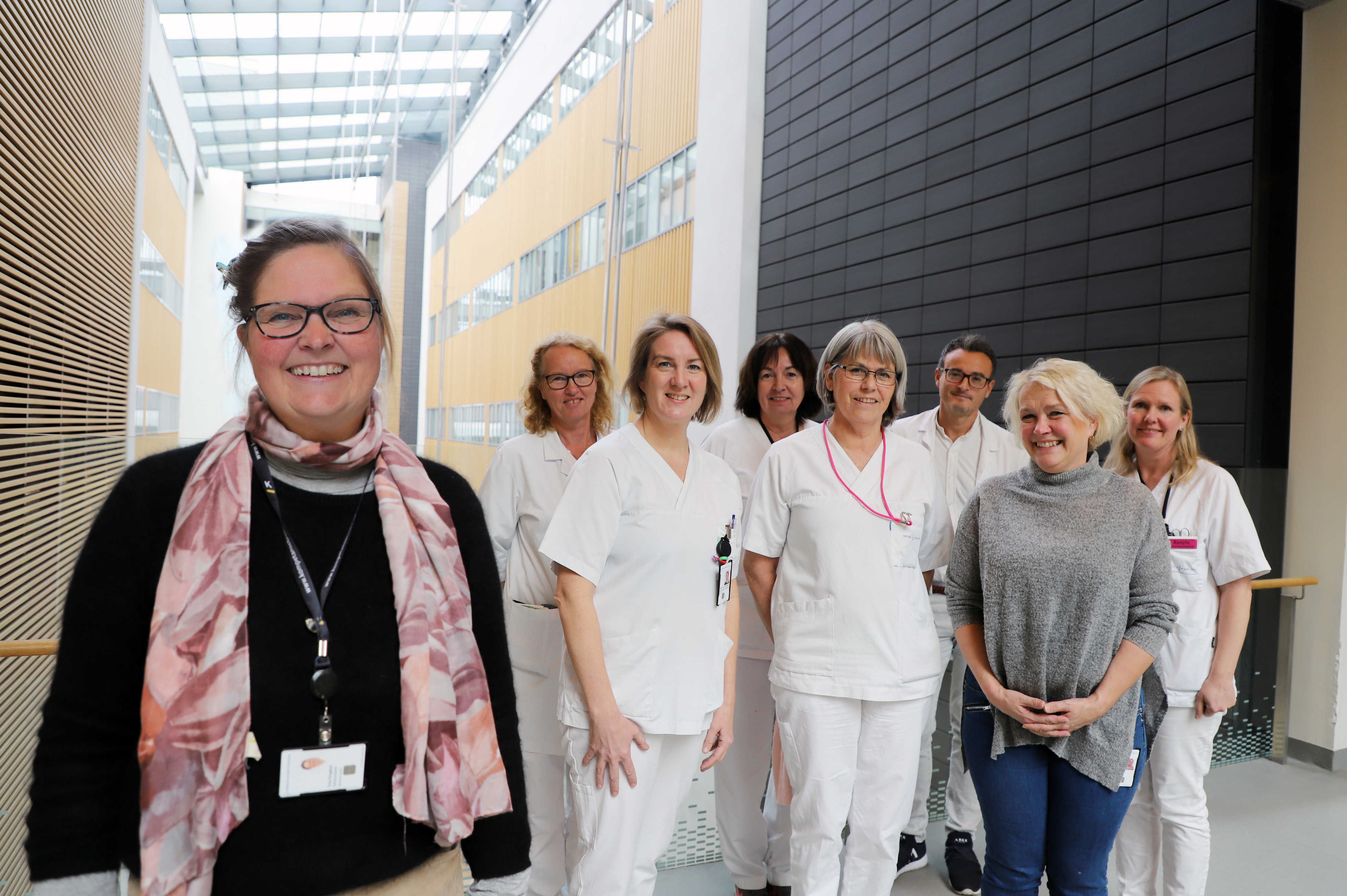 Endokrinologisk avdeling foran glassgata på Akershus universitetssykehus.