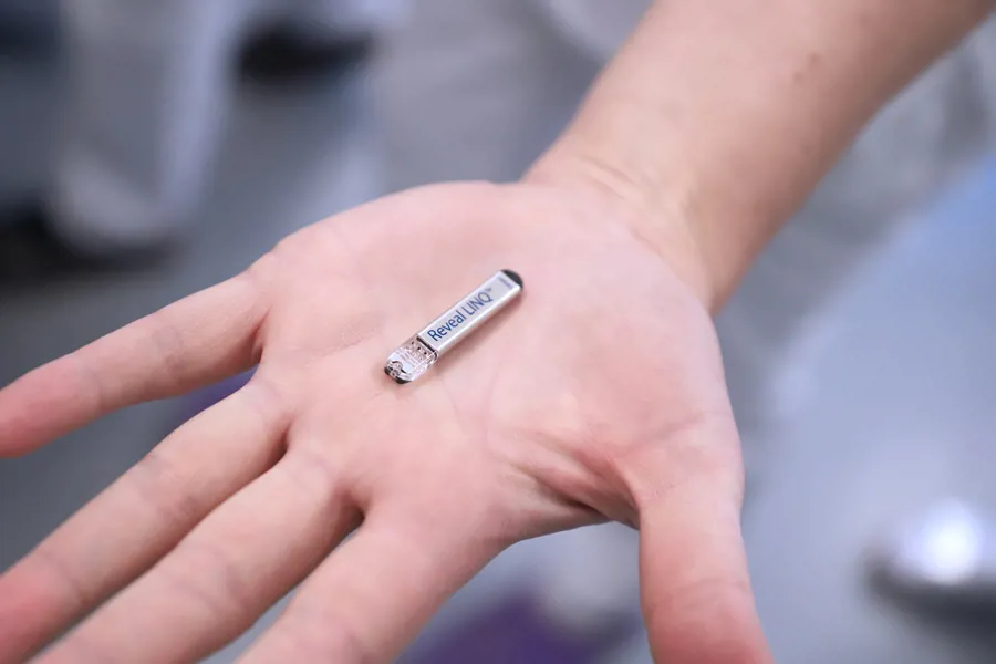 Denne mikrochipen monitorerer hjertet over tid for å avdekke hjerteflimmer.
