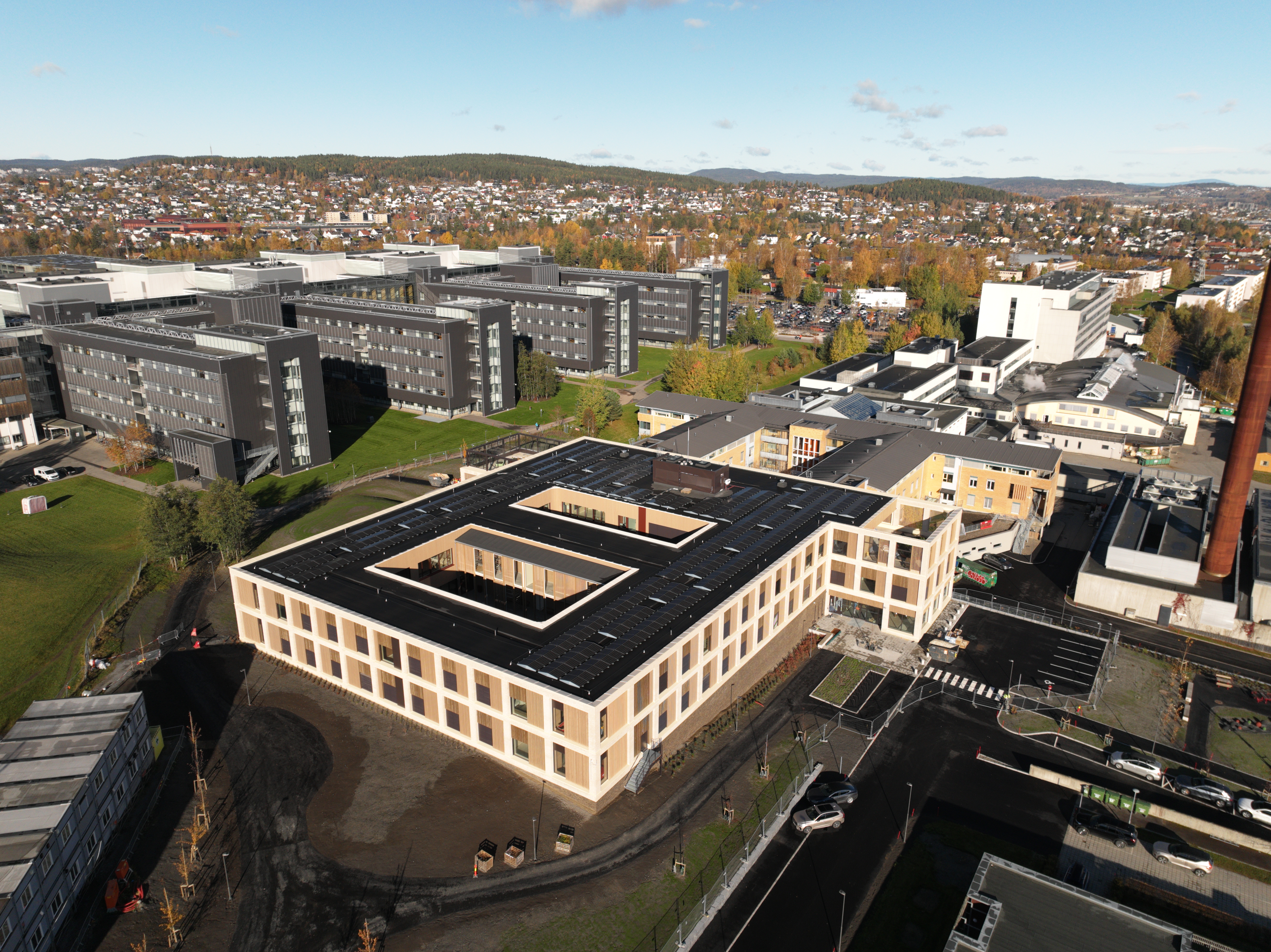 dronebilde av et bygg