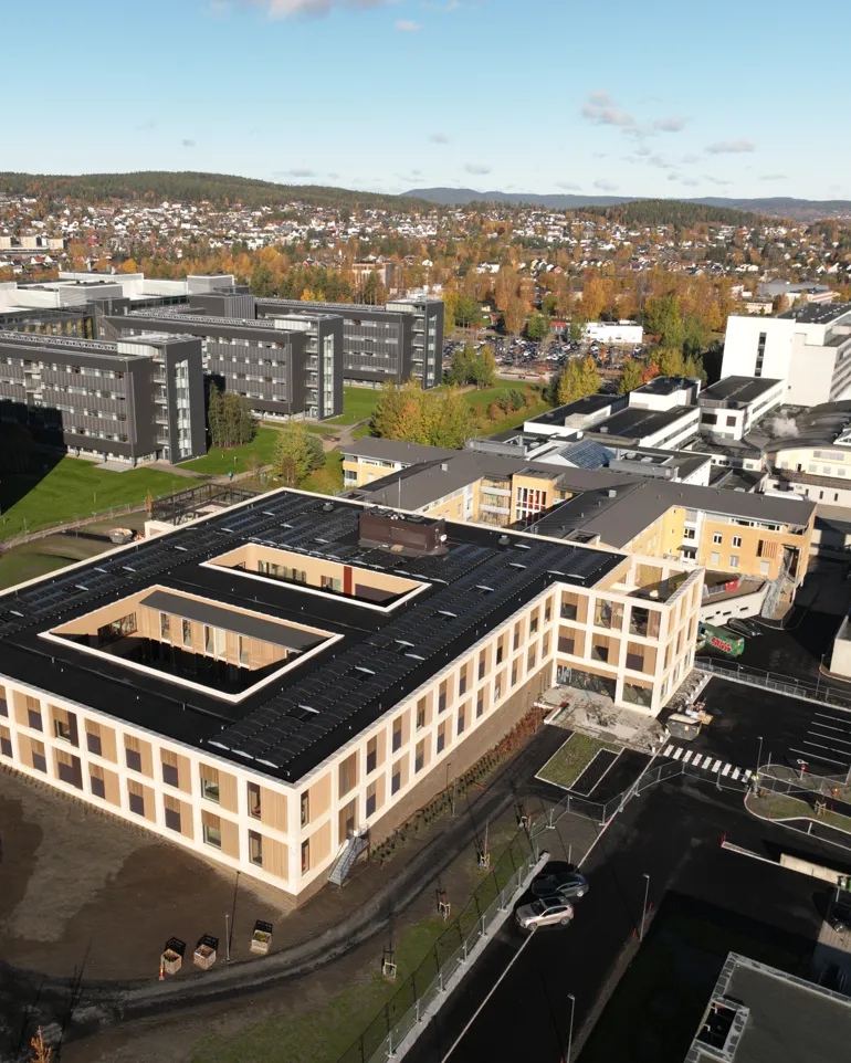 dronebilde av et bygg