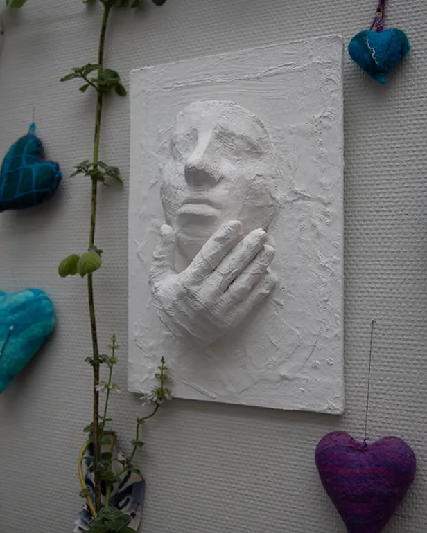 En gruppe blå og grønne ornamenter